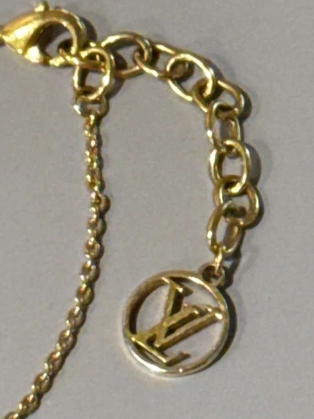 💛 Authentic Louis Vuitton Louisette Gold Charm Bracelet 💛 - Picture 6 of 15